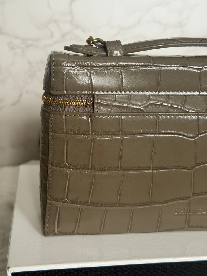 CHANEL 26A Etoupe Khaki Croc Embossed Calf skin LGHW LP Long Vanity size Medium 23 cms with detachable chain 2026
