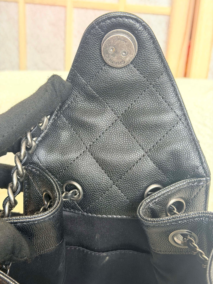 CHANEL Black Caviar Ruthenium Hardware 25 Hobo Bag size SMALL