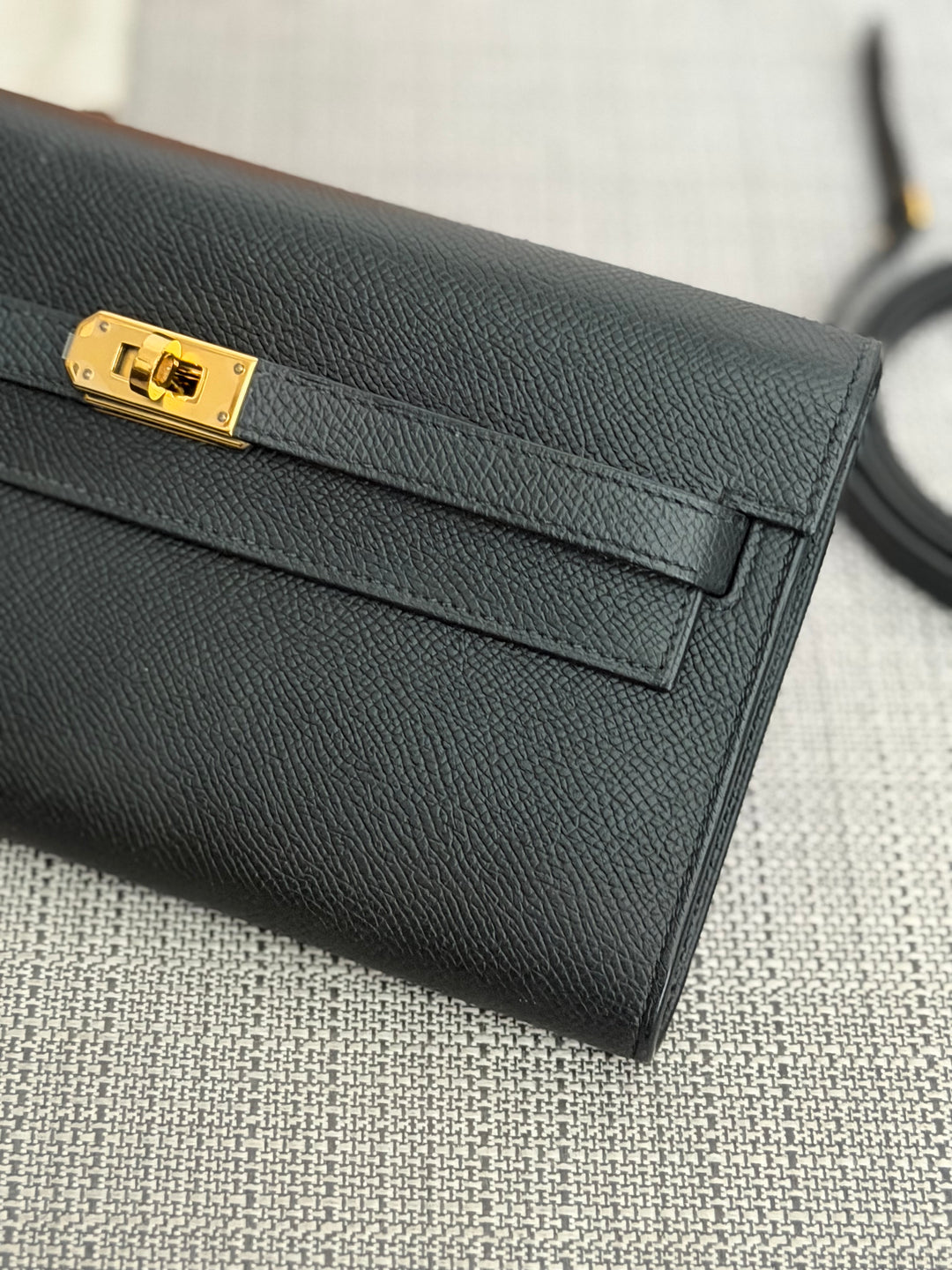 HERMES Noir Black Epsom Leather GHW Kelly To Go Stamp Z 2021