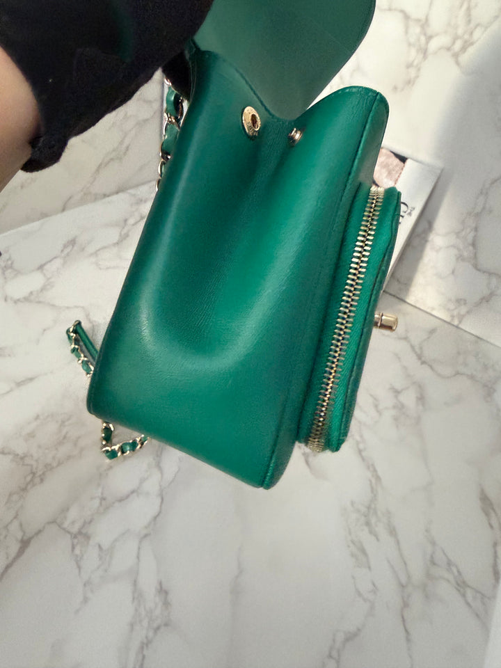 CHANEL series 23 Green Caviar LGHW Medium Business Affinity Flap Bag