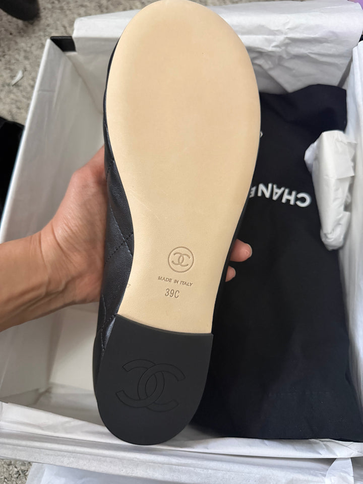 CHANEL Coco Beach 2026 26S Black Lambskin White CC Logo Ballerina Shoes size EU39C TTS