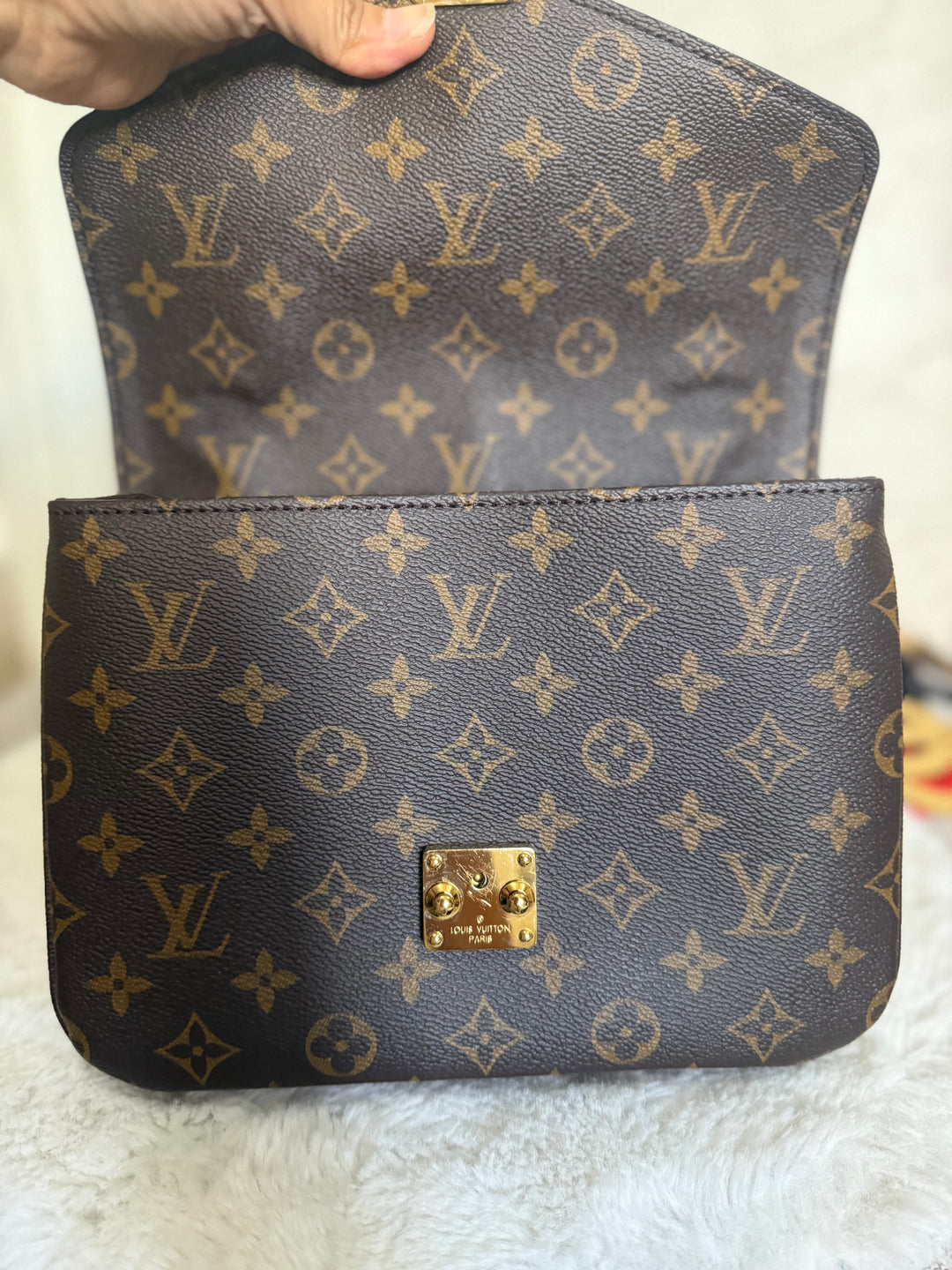 LOUIS VUITTON LV Pochette Metis Monogram Bag 2024