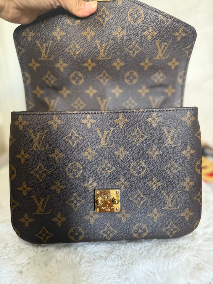 LOUIS VUITTON LV Pochette Metis Monogram Bag 2024