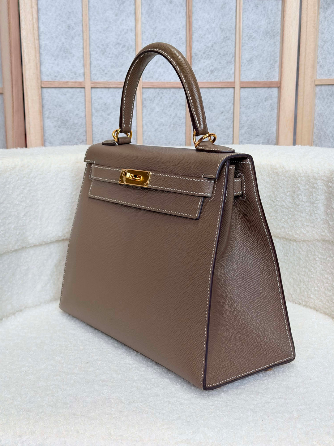 HERMÈS Kelly 28 Etoupe Epsom Sellier GHW Stamp Y 2020