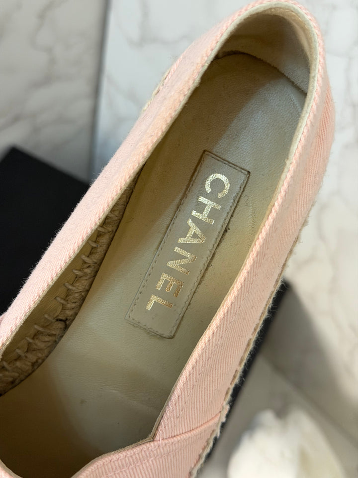CHANEL Light Peachy Pink/Black Espadrilles Size EU 40