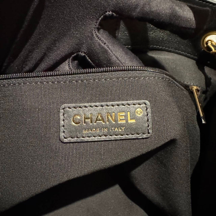 CHANEL 25A 2025 Black All Leather Calf skin Hobo Bag size Small