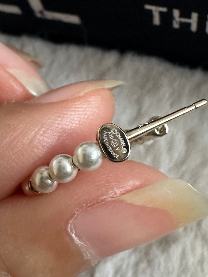 Chanel 20A Pearl LGHW Earrings