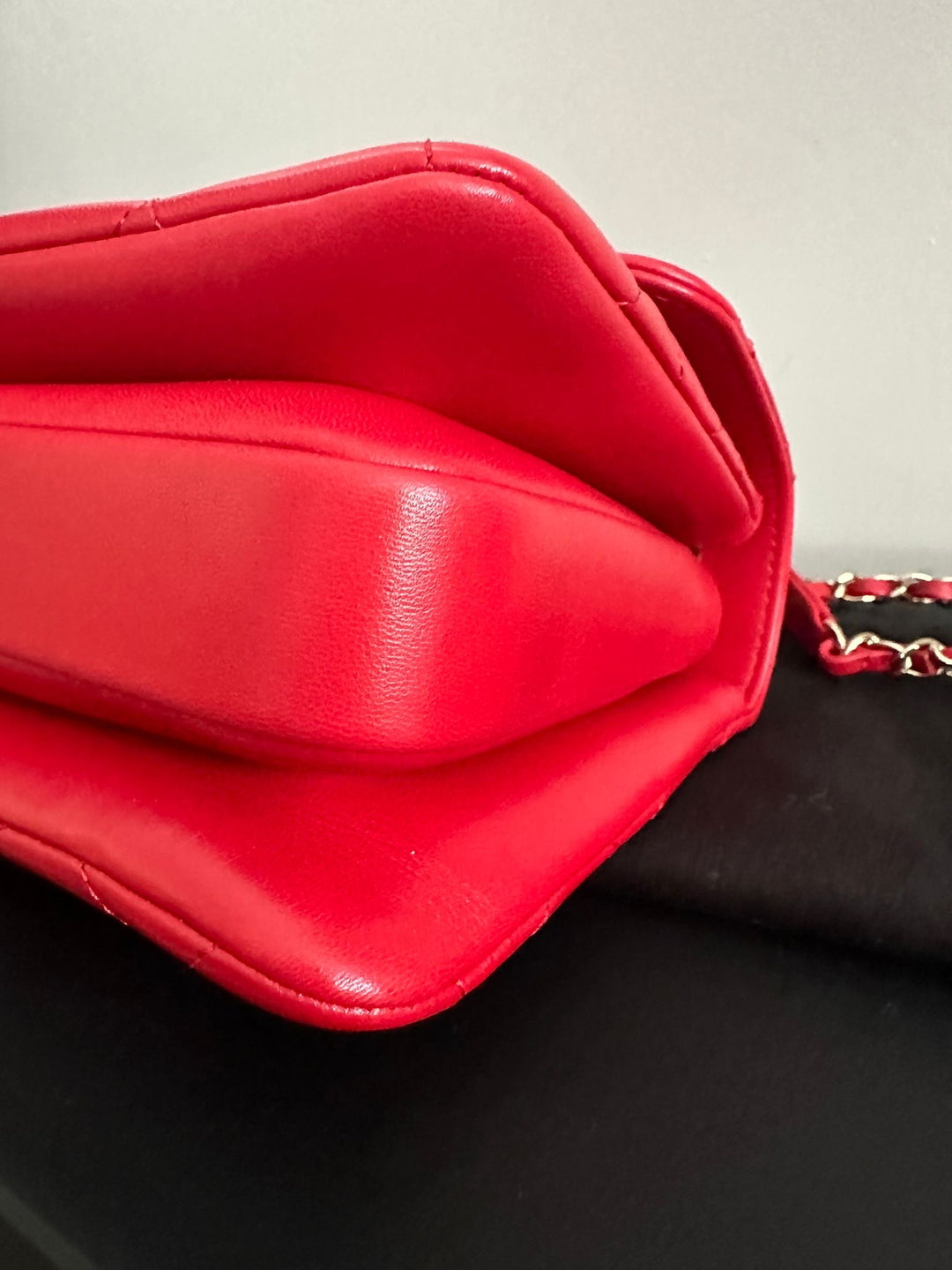 Chanel 21S Series 29 True Red Lambskin LGHW Trendy CC Flap Bag size Small