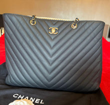 Load image into Gallery viewer, CHANEL series 27 2019 Black Caviar LGHW Chevron Timeless Tote Bag
