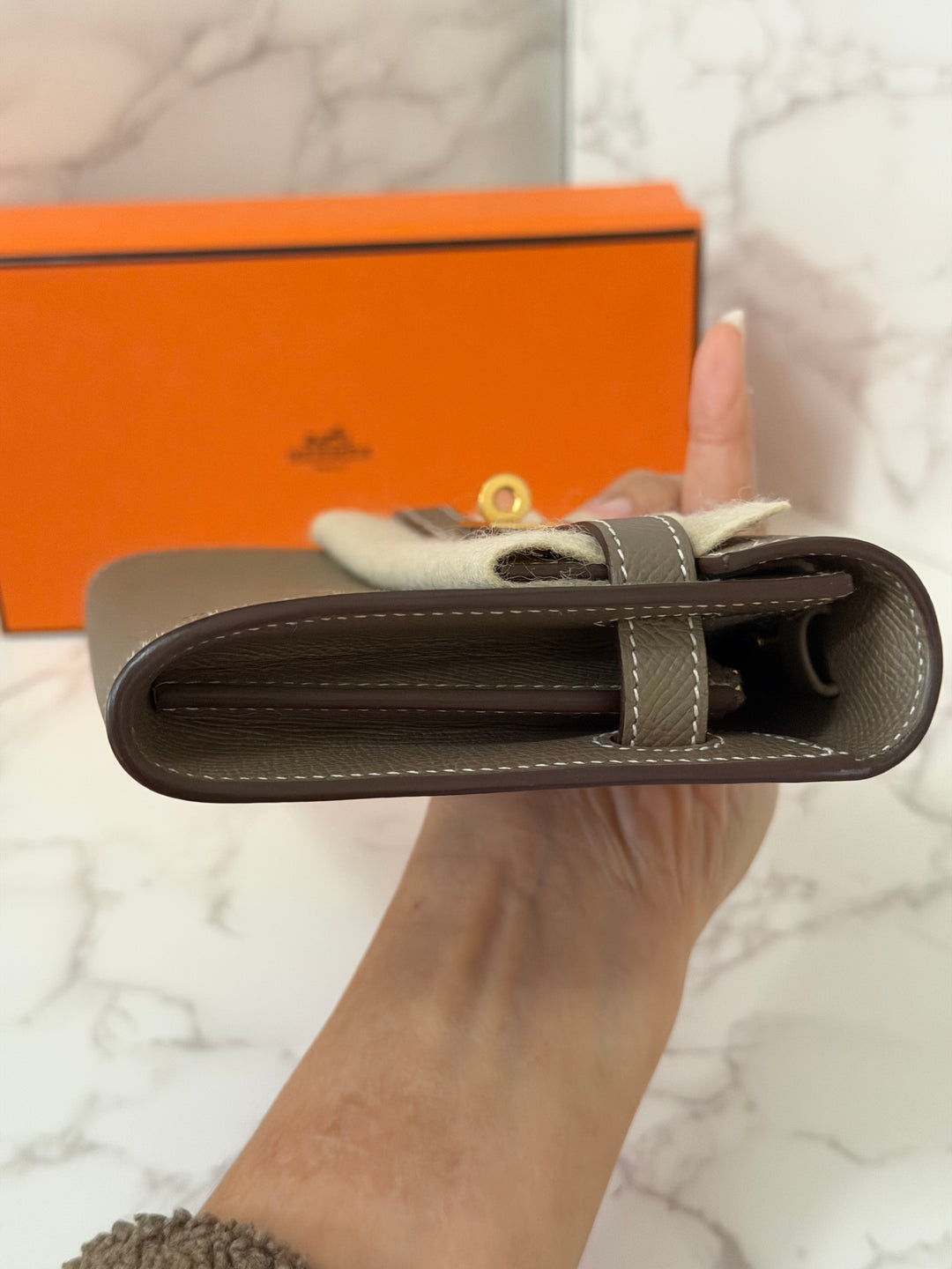 HERMES Kelly To Go Etoupe Epsom Leather GHW stamp B 2023