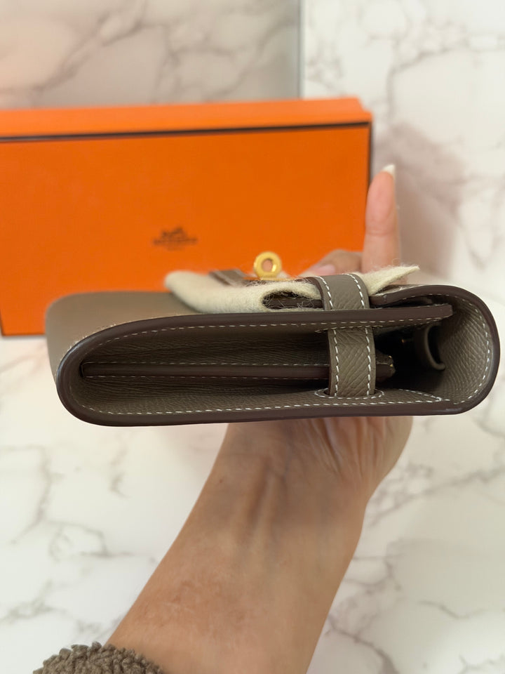 HERMES Kelly To Go Etoupe Epsom Leather GHW stamp B 2023