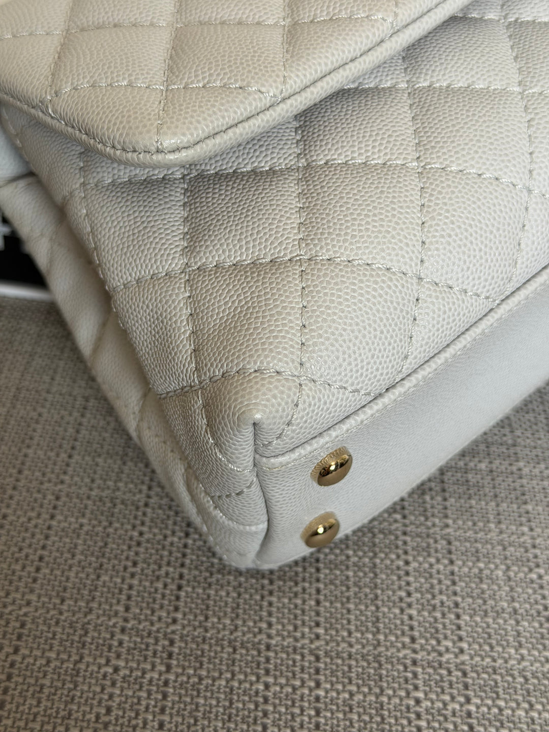 CHANEL series 27 Light Grey Caviar LGHW Coco Handle Size Small with Detachable Shoulder strap 2018