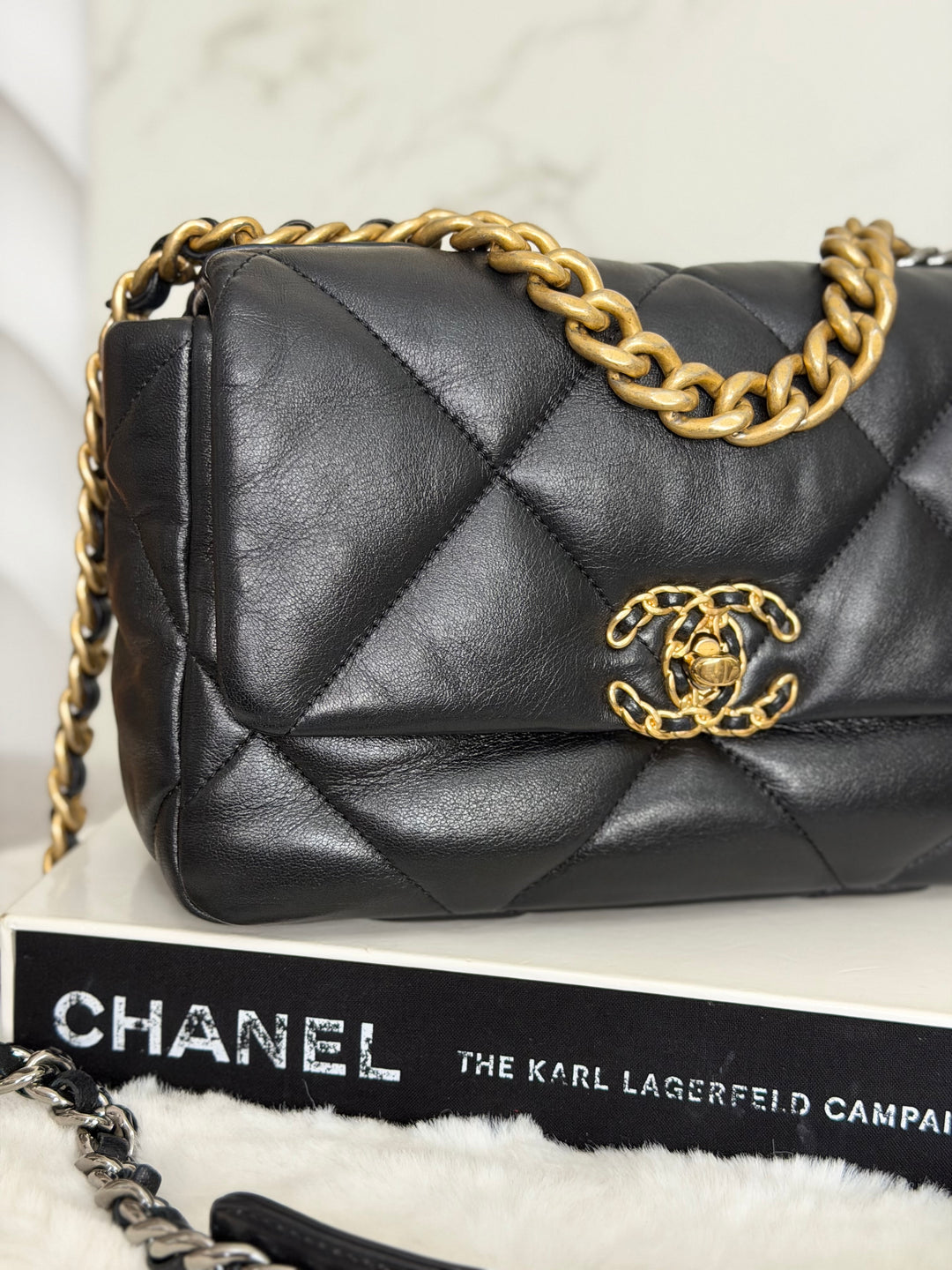 CHANEL series 31 Black Lambskin Mixed HW 19 Flap Bag size SMALL