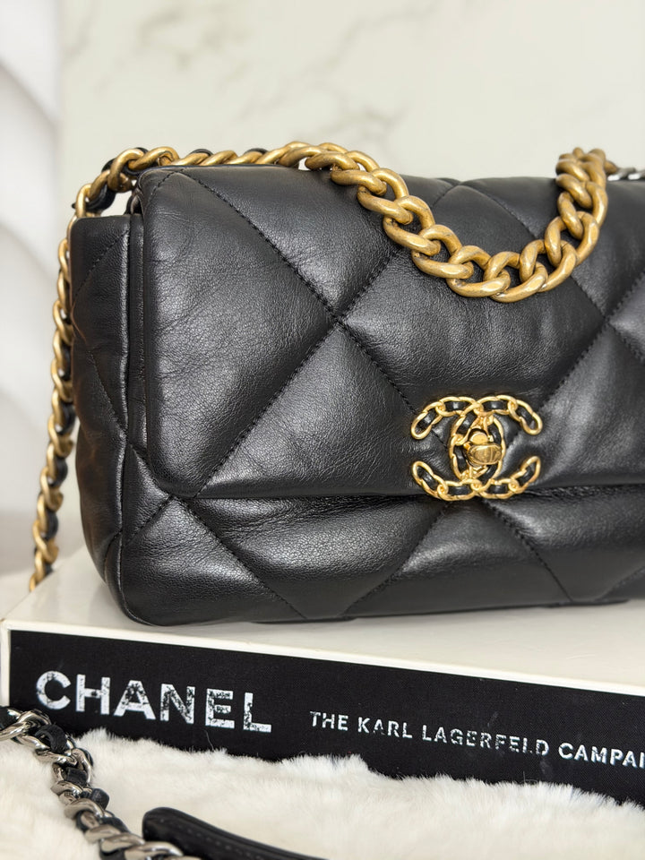 CHANEL series 31 Black Lambskin Mixed HW 19 Flap Bag size SMALL