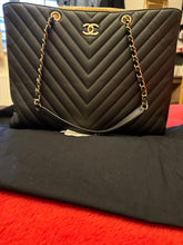 Load image into Gallery viewer, CHANEL series 27 2019 Black Caviar LGHW Chevron Timeless Tote Bag
