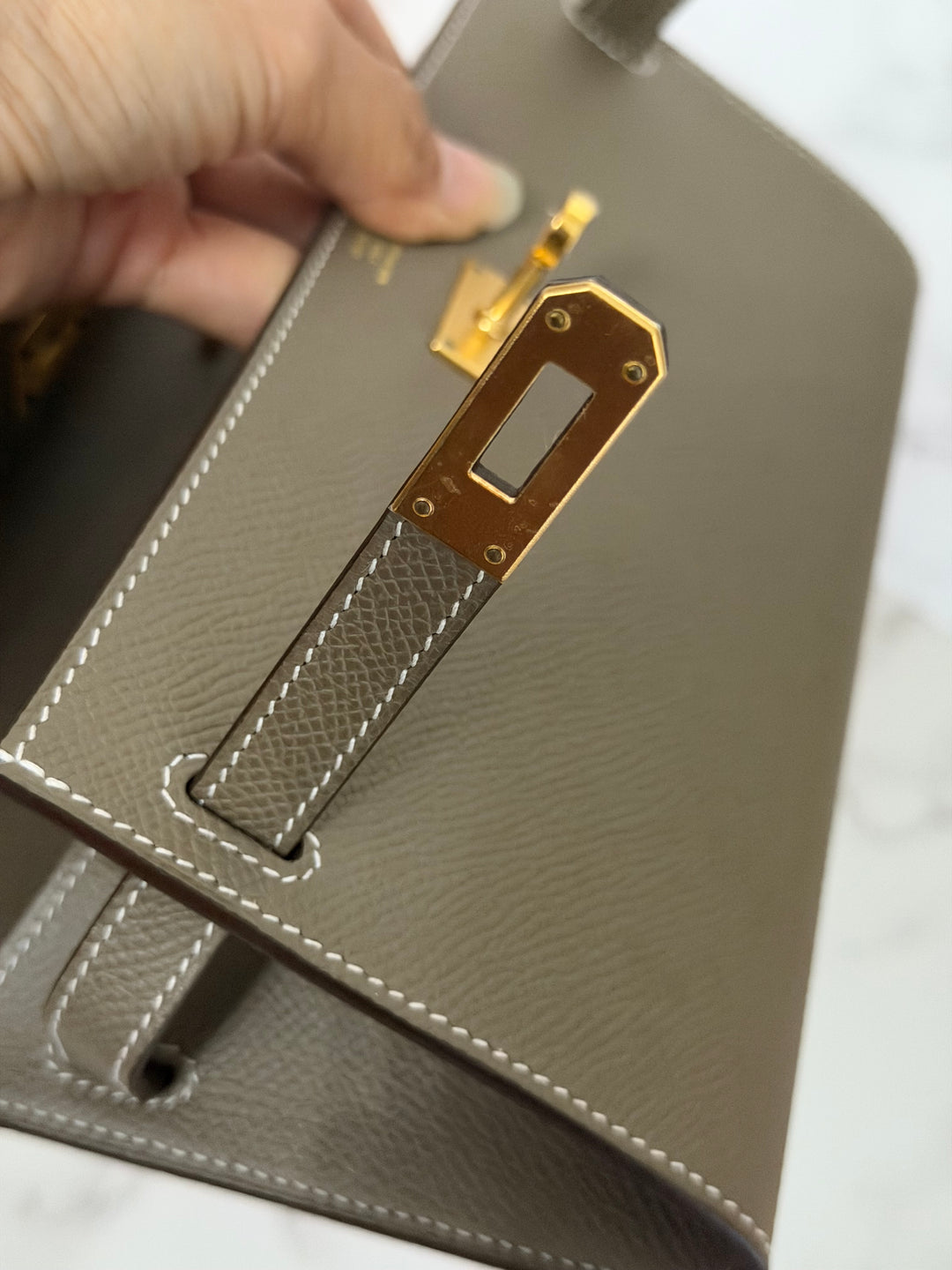 HERMES Kelly To Go Etoupe Epsom Leather GHW stamp B 2023