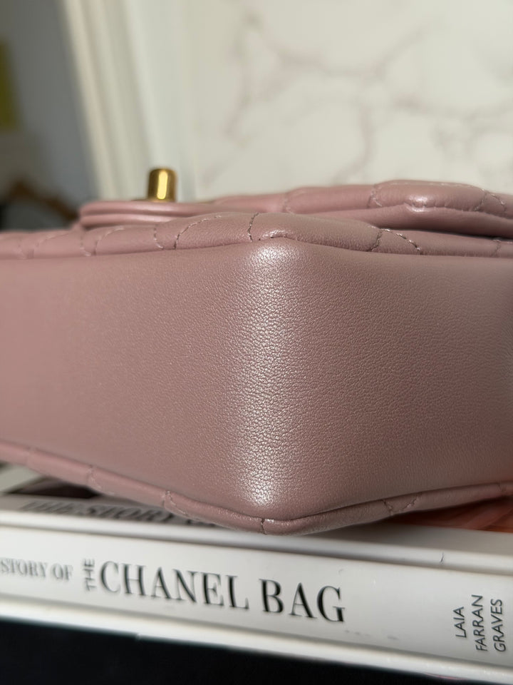 CHANEL 24P Pearly Pink Lambskin Pearl Twist Aged GHW Flap Bag 2024