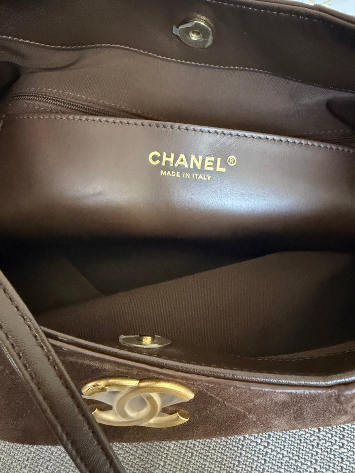 CHANEL 26C Brown Suede Maxi Hobo Bag 2026