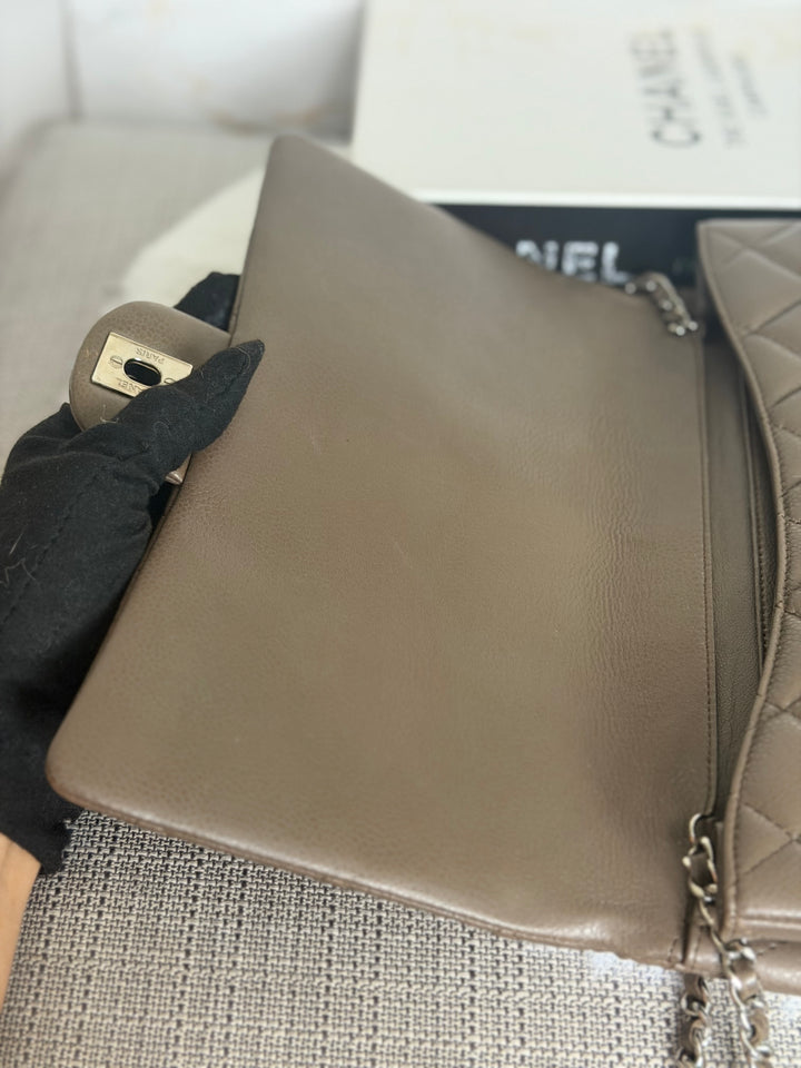 CHANEL series 17 Khaki Caviar SHW Classic Clutch with Chain