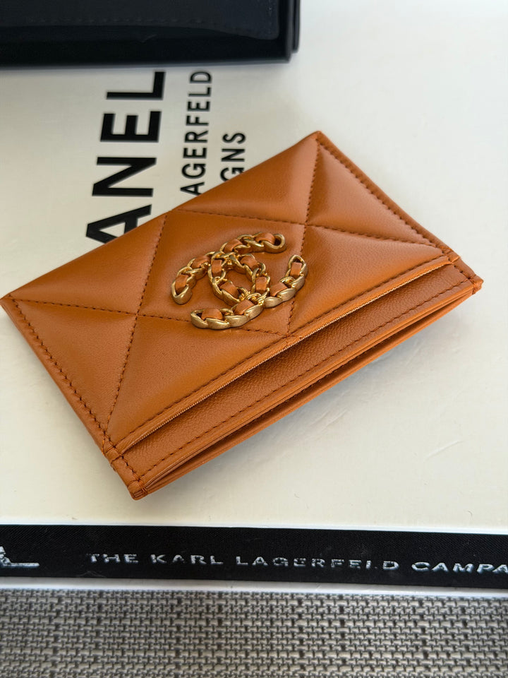 CHANEL 21A Pumpkin Spice Lambskin 19 Flat Card Holder 2021