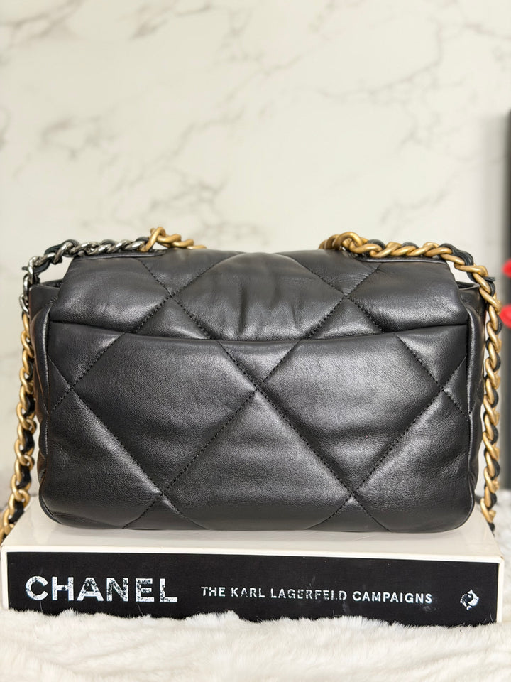 CHANEL series 31 Black Lambskin Mixed HW 19 Flap Bag size SMALL