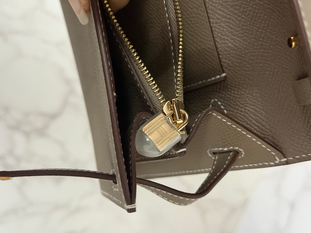 HERMES Kelly To Go Etoupe Epsom Leather GHW stamp B 2023