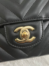 Load image into Gallery viewer, Chanel series 26 (2018) Black Lambskin Chevron LGHW Mini rectangular Flap Bag
