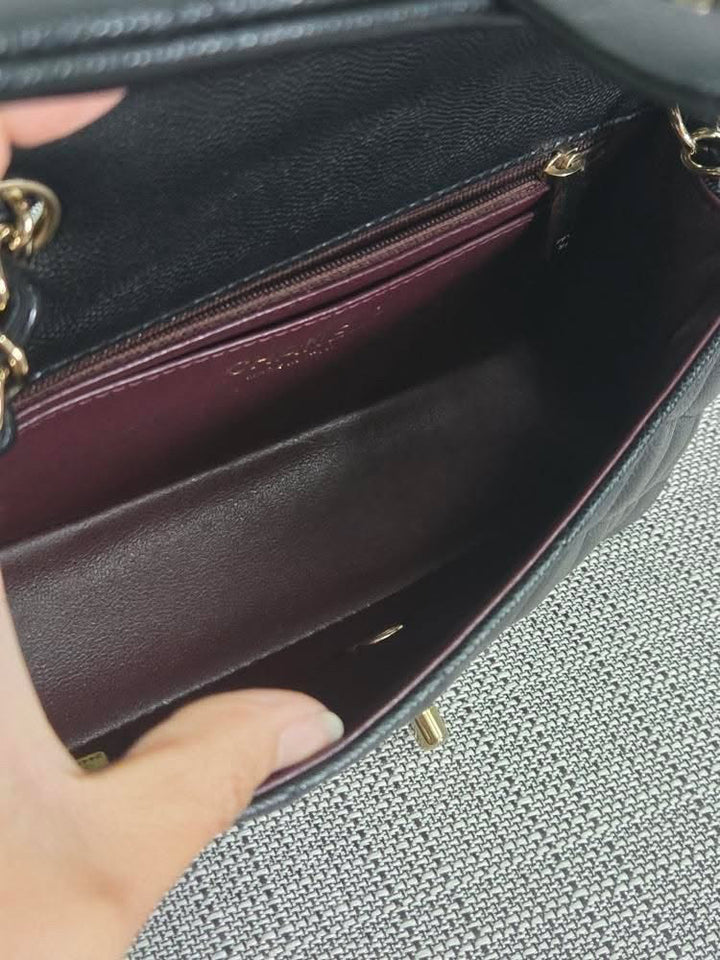 Chanel series 24 2017 17B Black caviar LGHW Mini Rectangular Flap Bag with Burgundy Leather lining