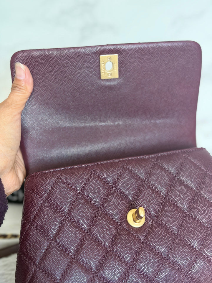 CHANEL series 26 Burgundy Caviar Aged GHW Coco Handle Flap Bag size SMALL with Pink sea snake handle 2018