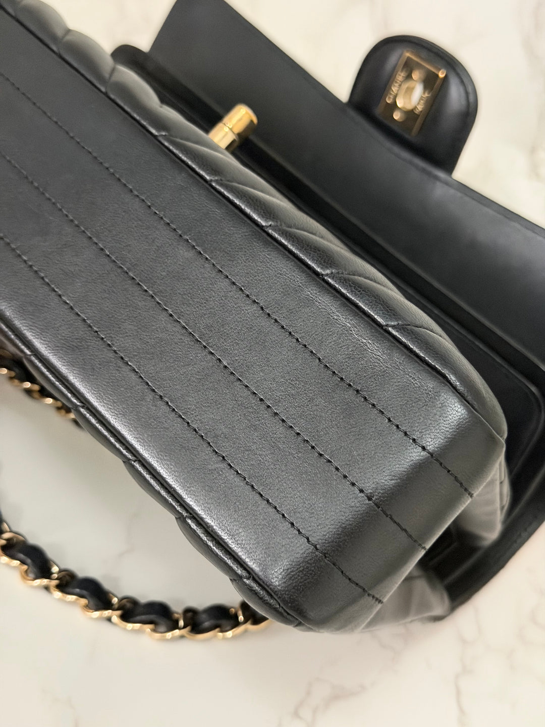 CHANEL series 29 2019 Black Lambskin Chevron LGHW Medium Timeless Classic Double Flap Bag