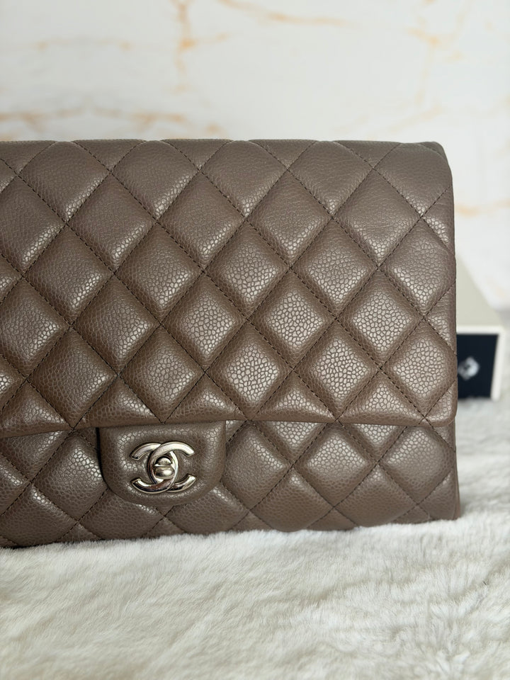 CHANEL series 17 Khaki Caviar SHW Classic Clutch with Chain