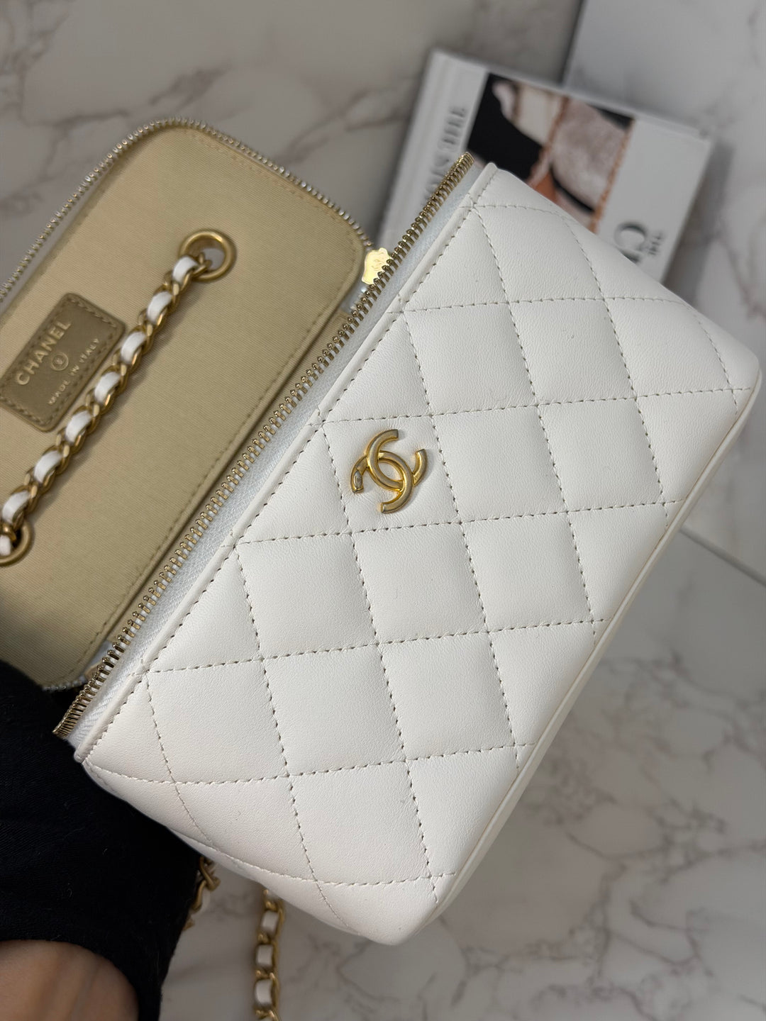 CHANEL series 31 White Lambskin aged GHW Small Vanity Pearl Crush Adjustable Chain 2020/2021