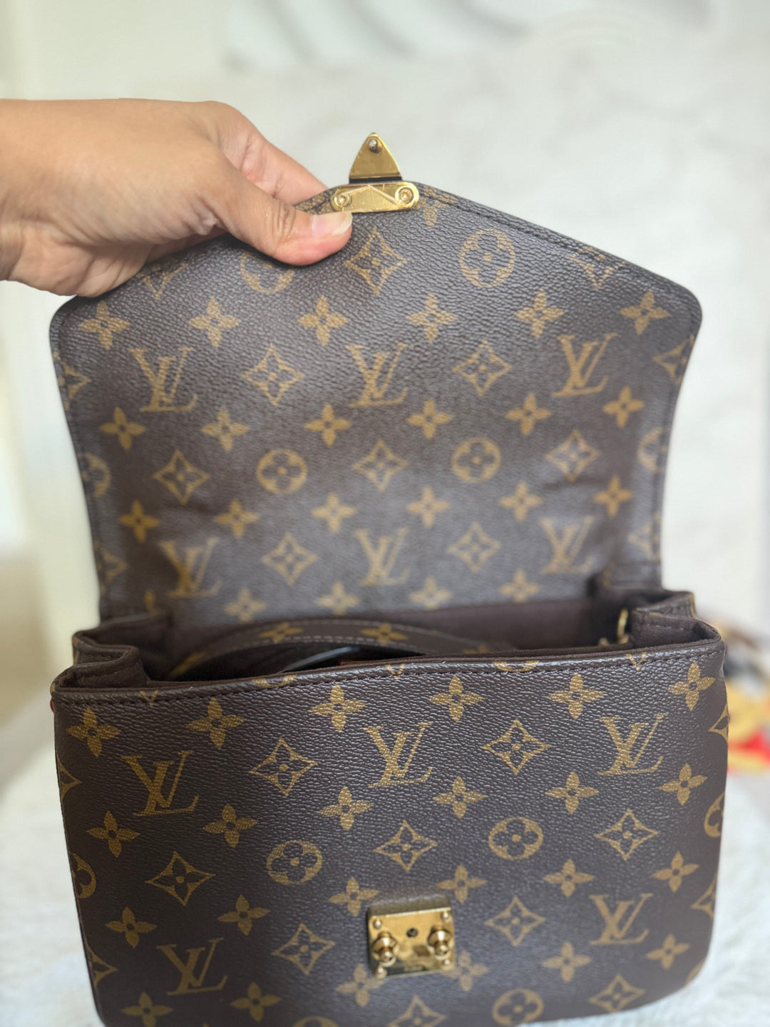 LOUIS VUITTON LV Pochette Metis Monogram Bag 2024