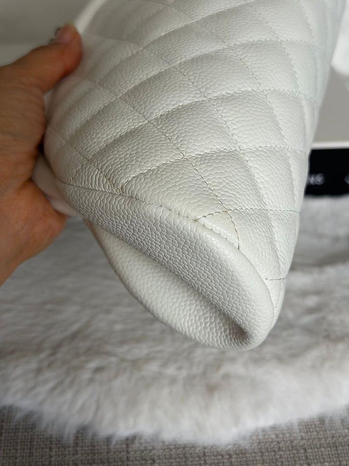 CHANEL series 12 White Caviar SHW Classic Clutch