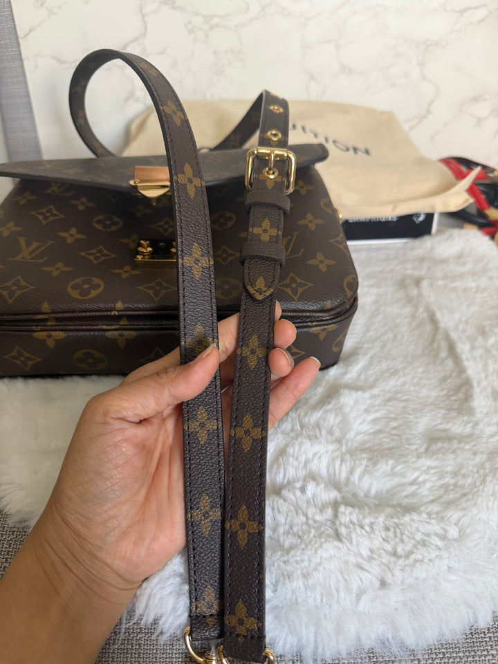 LOUIS VUITTON LV Pochette Metis Monogram Bag 2024