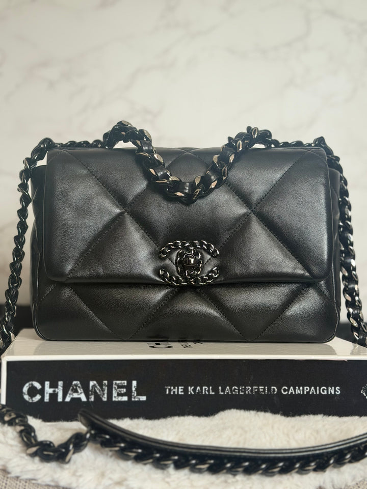 CHANEL 22P So Black 19 Black Lambskin Flap Bag size Small 2022