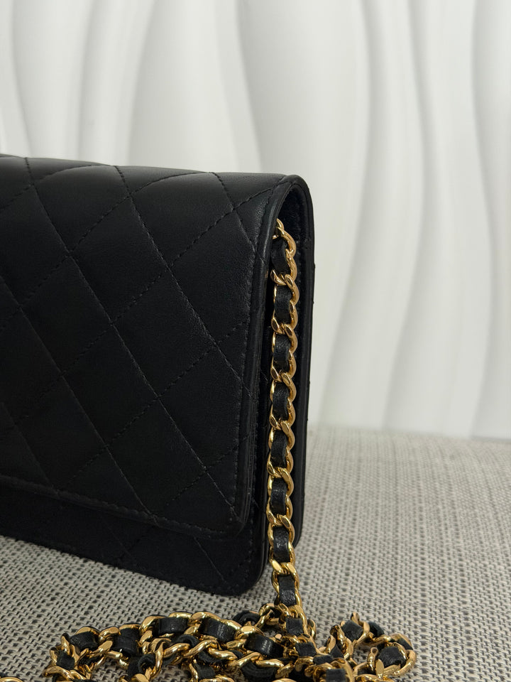CHANEL series 25 2018 Black Lambskin LGHW Classic Wallet On Chain (WOC)