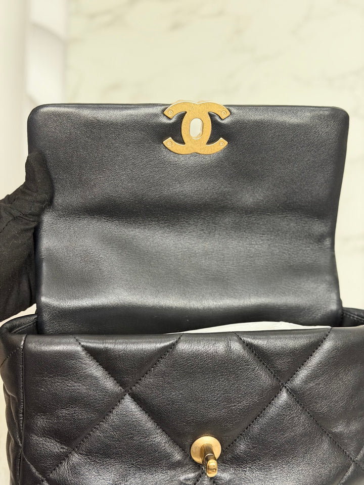 CHANEL series 31 Black Lambskin Mixed HW 19 Flap Bag size SMALL