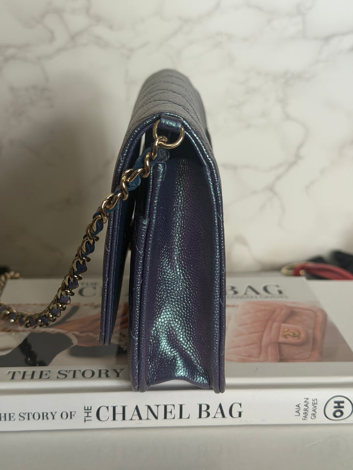 CHANEL 22P Iridescent Purple Caviar LGHW 2022 Classic Wallet On Chain (WOC)