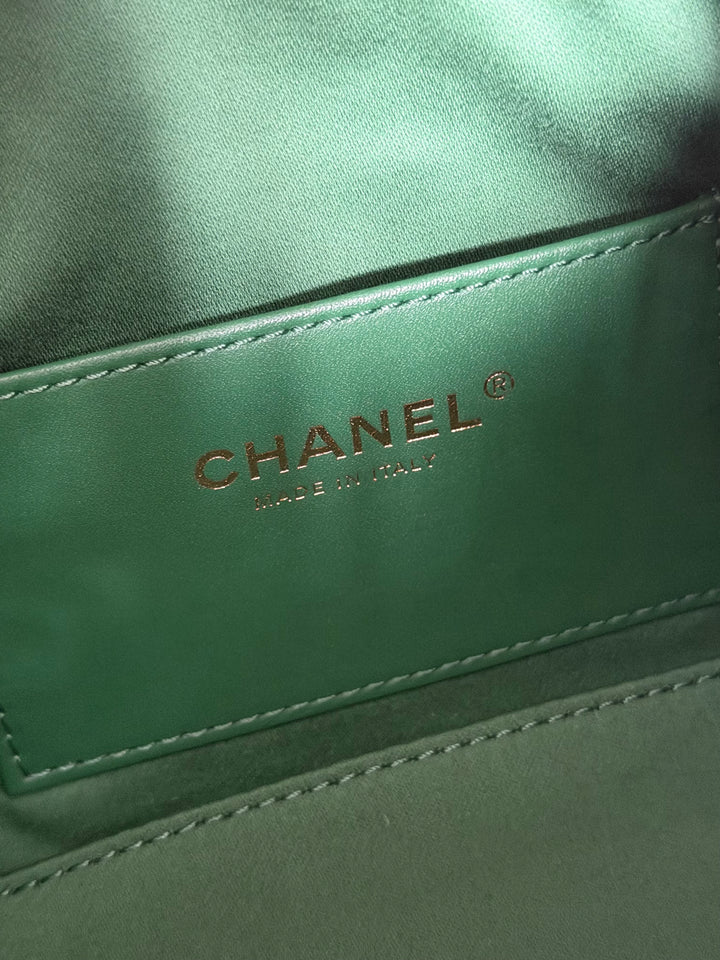 CHANEL Métiers d’art 2026 26A Green Caviar Shiny GHW MINI 25 Hobo Bag