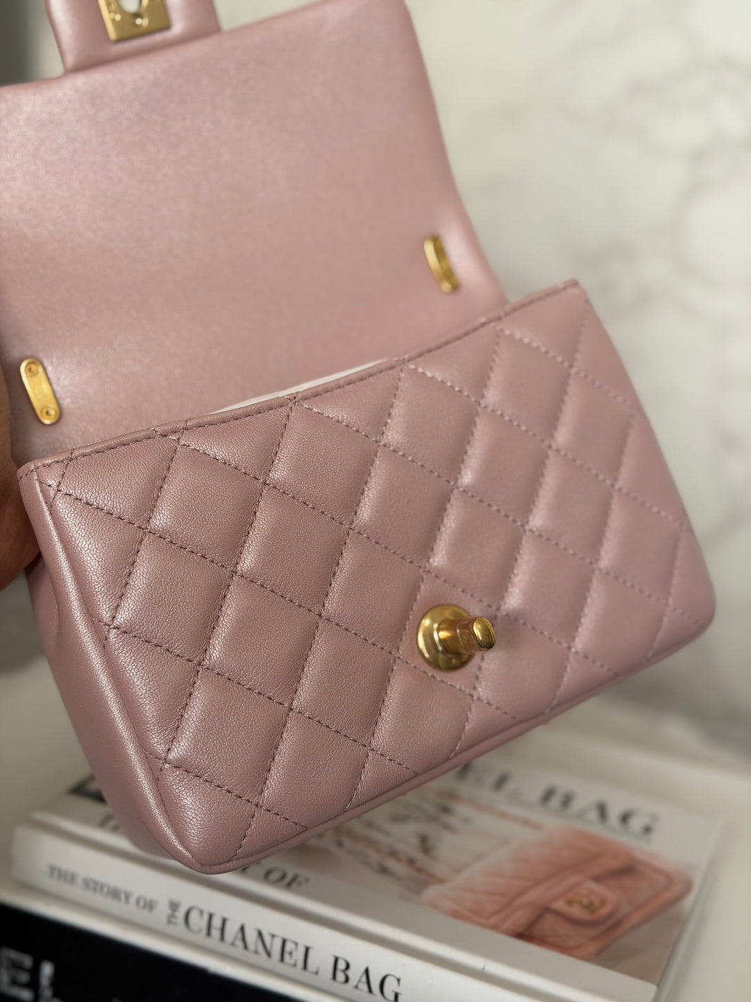 CHANEL 24P Pearly Pink Lambskin Pearl Twist Aged GHW Flap Bag 2024