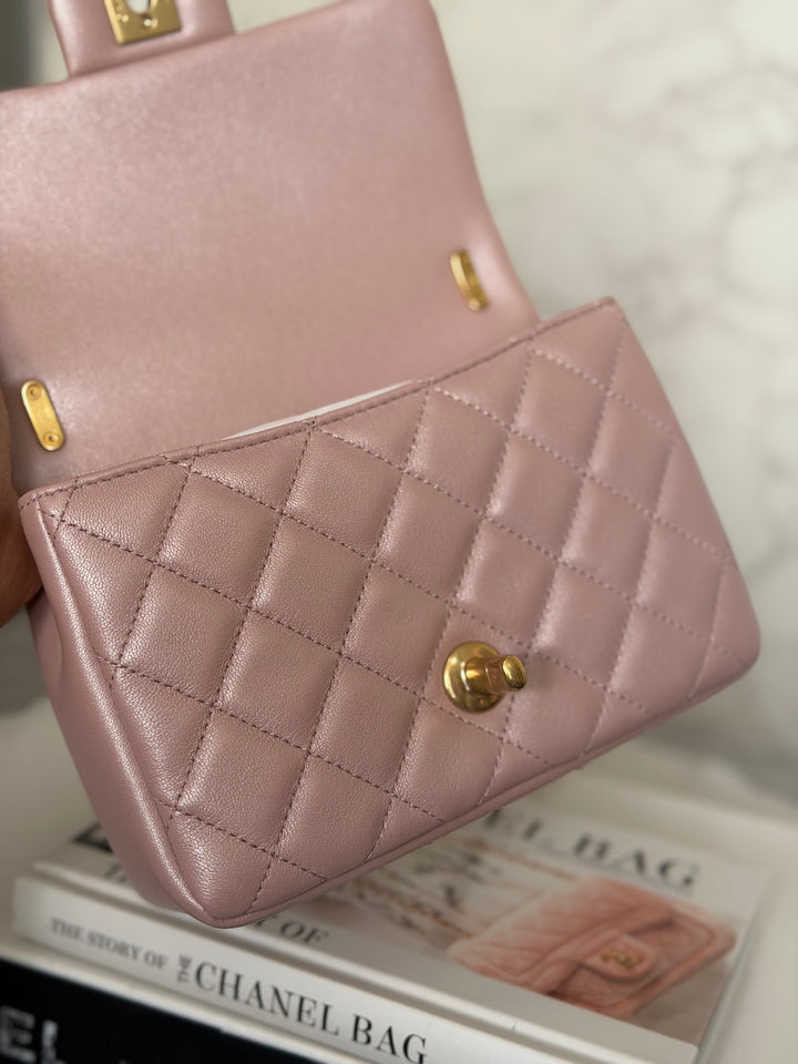 CHANEL 24P Pearly Pink Lambskin Pearl Twist Aged GHW Flap Bag 2024