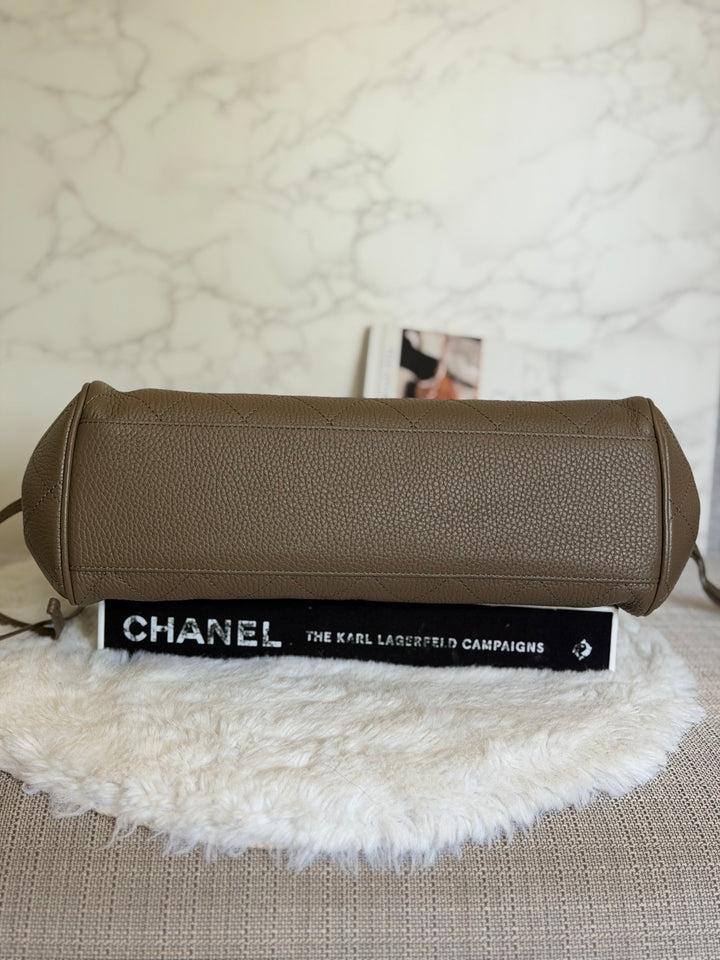 CHANEL Khaki Etoupe Caviar LGHW Urban Essentials East West Shopping Tote Bag size Small Matthieu Blazy 26A 2026