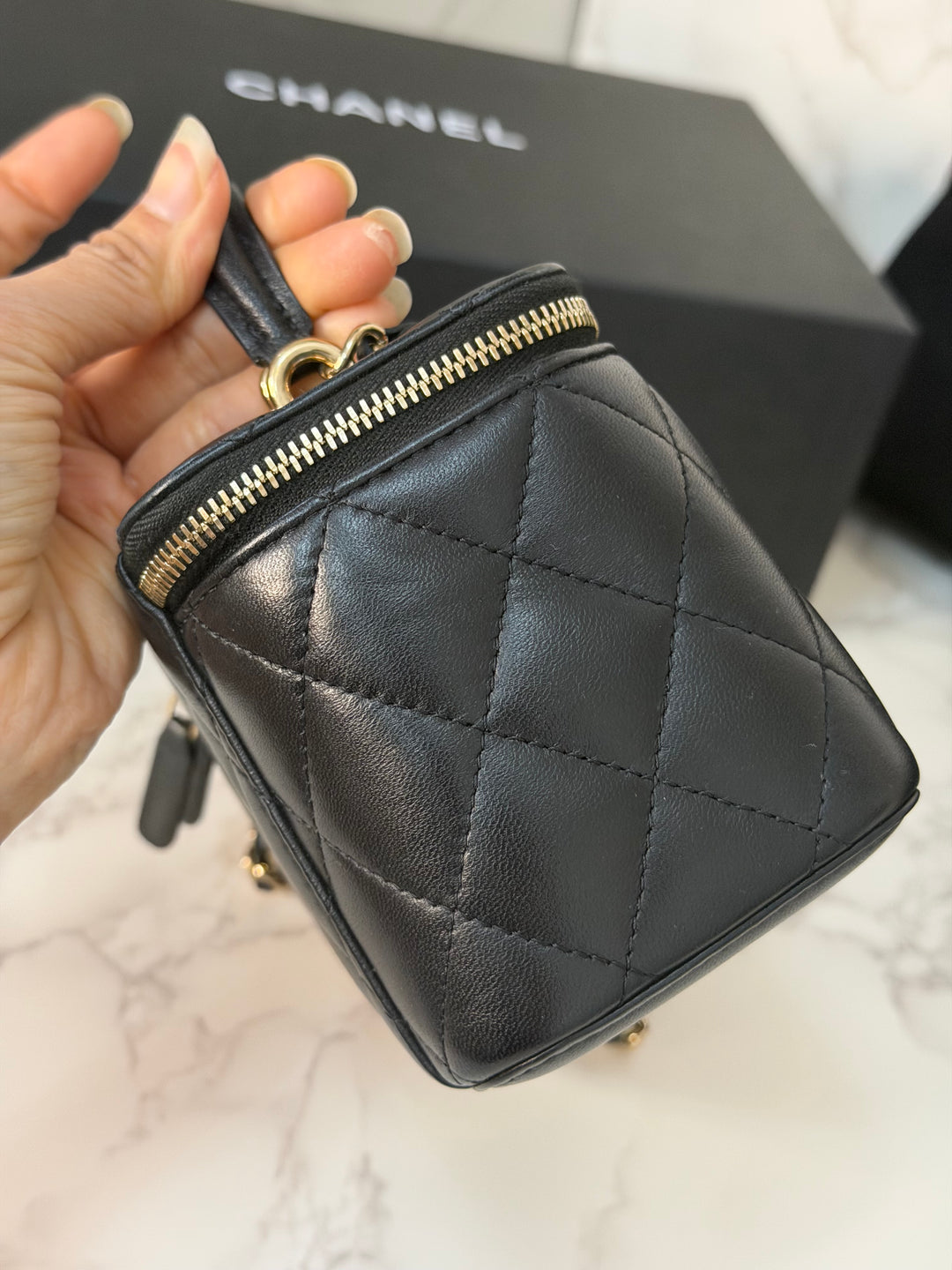 CHANEL series 31 Black Lambskin LGHW Small Vanity Case with Chain and Leather Top Handle