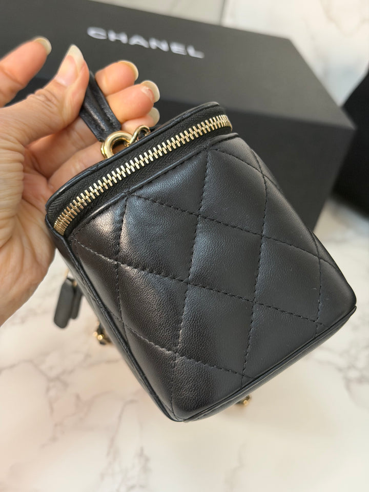CHANEL series 31 Black Lambskin LGHW Small Vanity Case with Chain and Leather Top Handle
