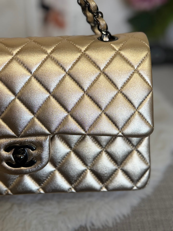 CHANEL series 31 Gold Metallic Lambskin So Black Hardware Medium ML timeless Classic Double Flap Bag 2020/2021