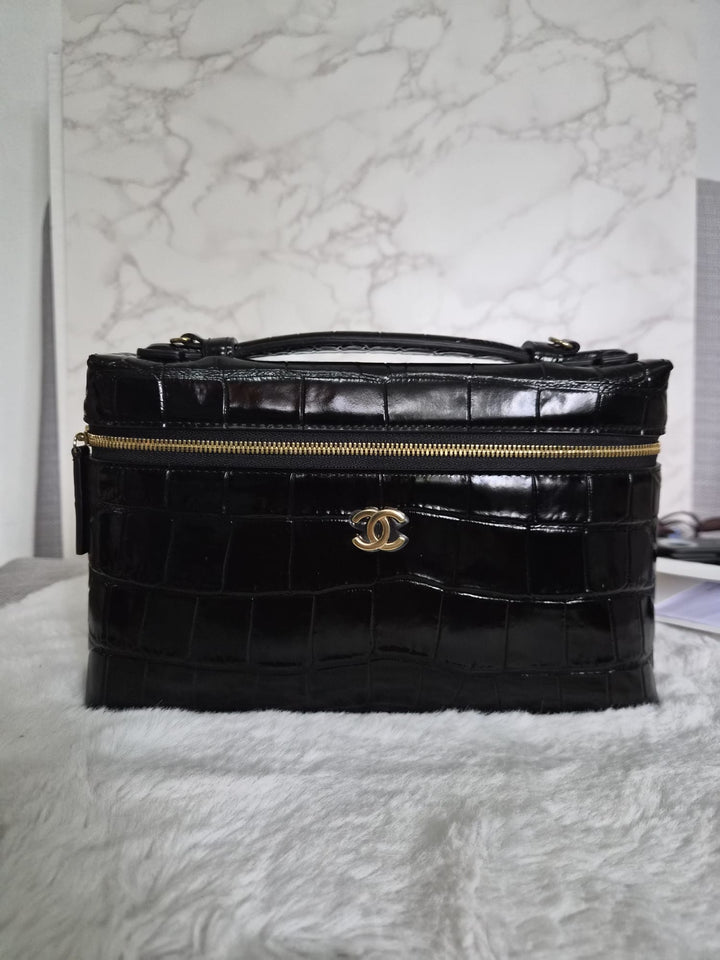 CHANEL 26A Croc Embossed LP Long Vanity size Medium 23 cms LGHW with detachable chain 2026