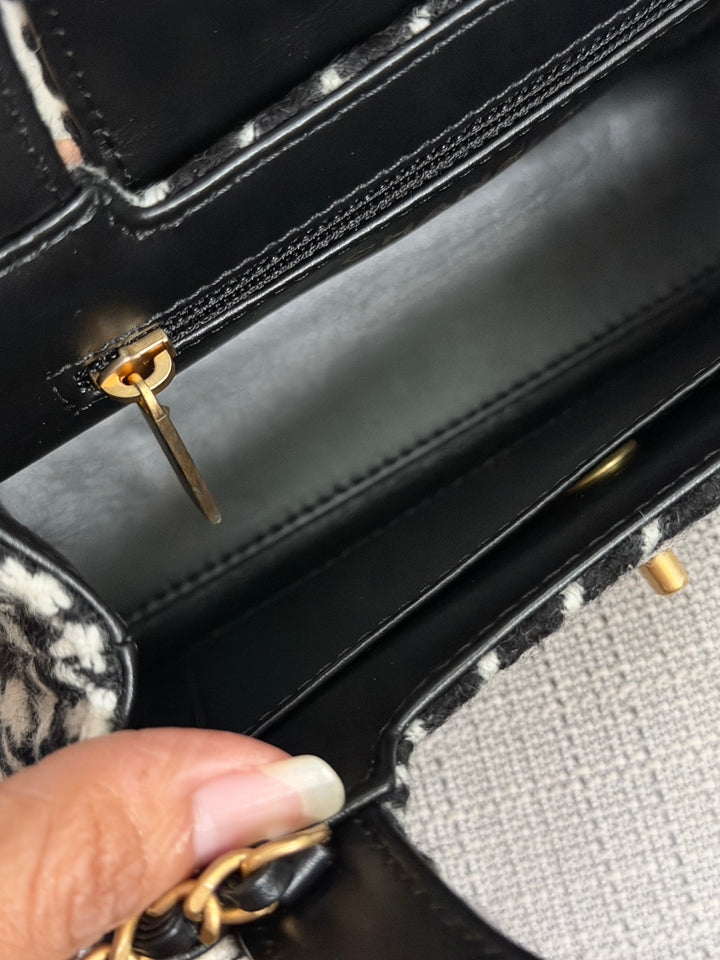 CHANEL 24A 2024 Black and White Houndstooth Tweed Kelly Small Shopping Bag with Chain Aged GHW