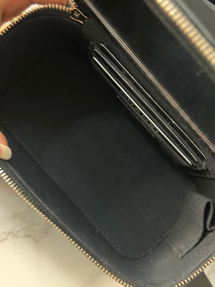 CHANEL series 31 Black Lambskin LGHW Small Vanity Case with Chain and Leather Top Handle