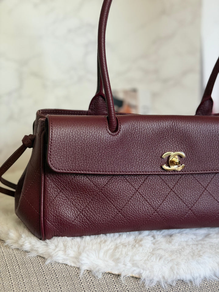 CHANEL Burgundy Caviar LGHW Urban Essentials East West Shopping Tote Bag size Small Matthieu Blazy 26S 2026